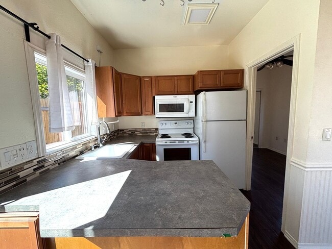 Building Photo - Charming 1-bedroom, 1-bathroom house