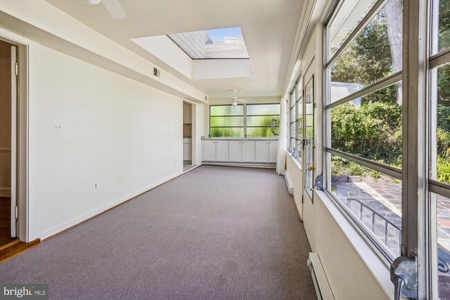 Building Photo - 8901 Montgomery Ave