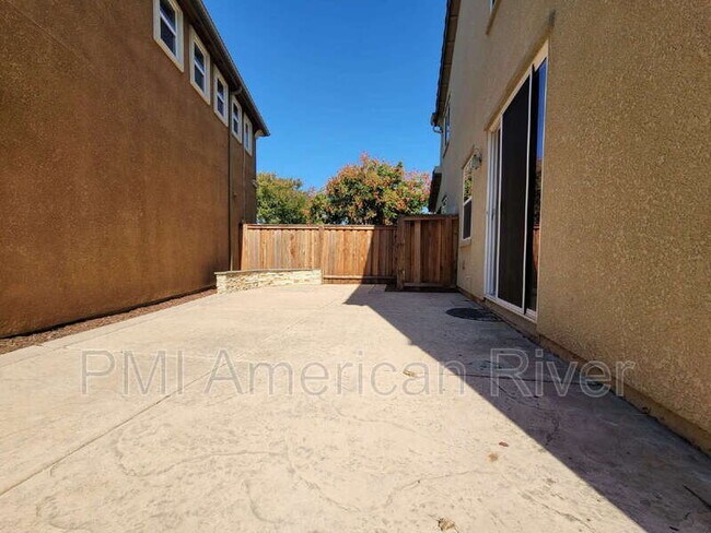 Building Photo - 5421 Noyack Way