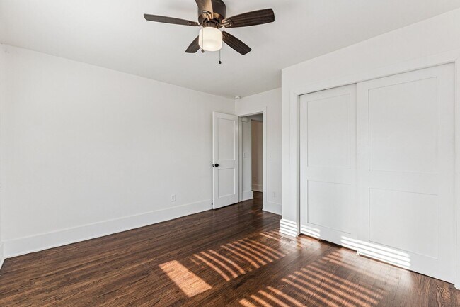 Building Photo - Midtown 3/2 with 2 Car Garage!