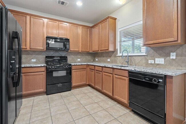 Building Photo - 10512 Wylie Dr