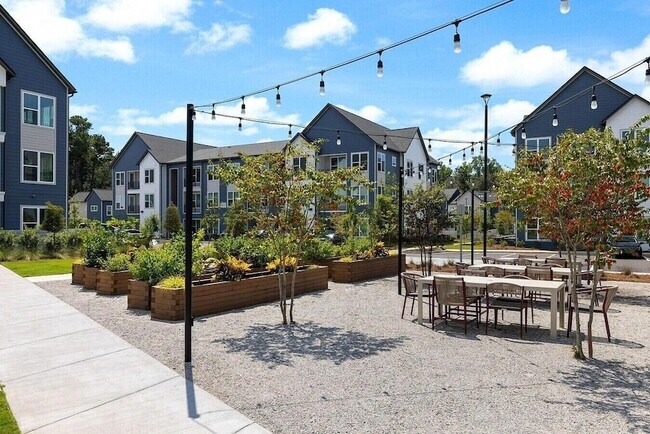 Building Photo - 1000 Marlowe Vis Pl