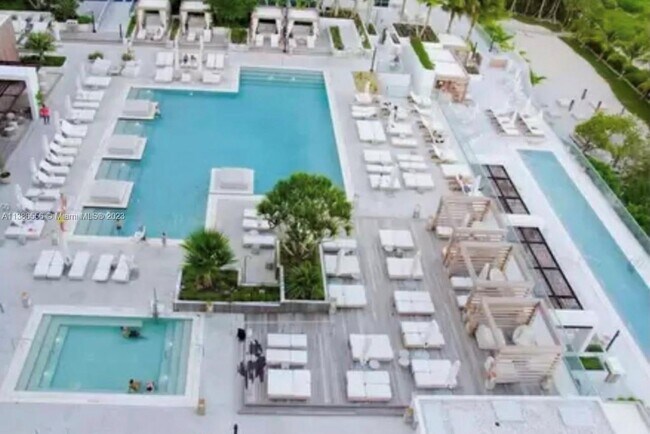 Building Photo - 2301 Collins Ave