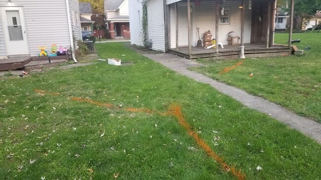 Building Photo - 2 BR 1 1/2 Bath 2 Story Available Now!