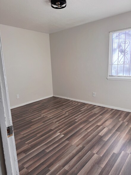 Building Photo - 1013 Dickerson Dr SE