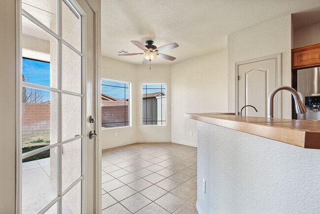 Building Photo - Spacious 4 Bedroom 2 Bath House near Restaurants