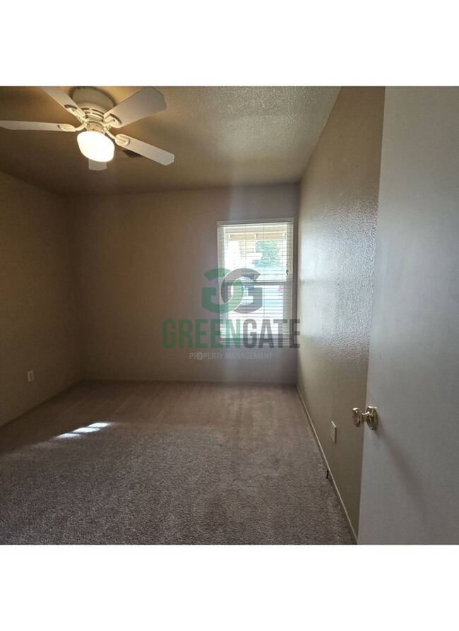 Building Photo - 3 Bedroom 2 Bath Modesto home available!!