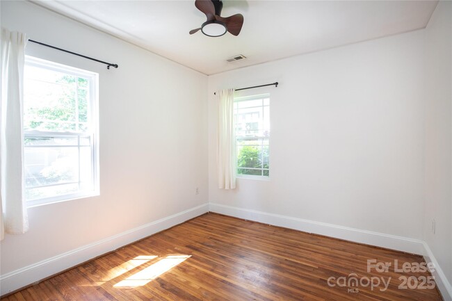 Building Photo - 3440 Oakwood Ave
