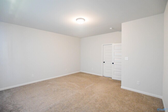 Building Photo - 163 Kingswood Dr