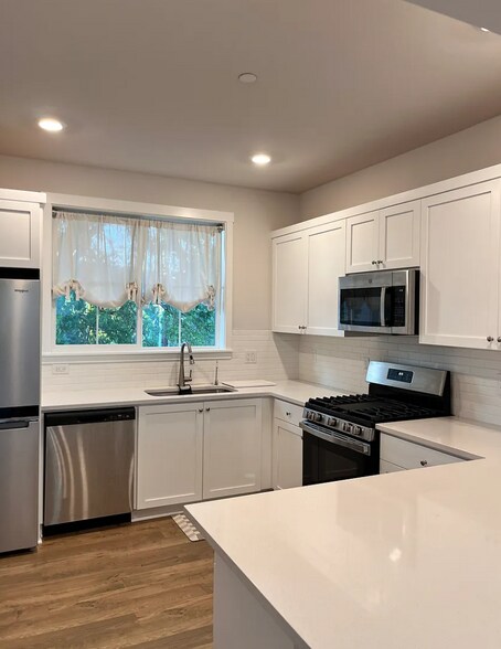 Building Photo - 17009 SW Friendly Ln