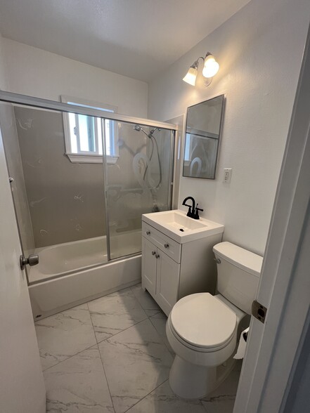 Bathroom. - 820 Gordon Ave