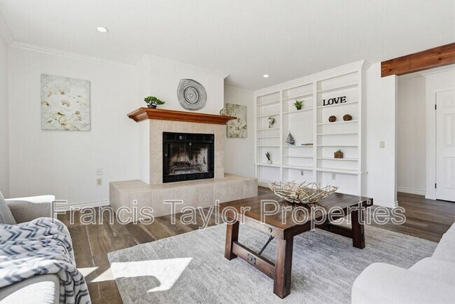 Building Photo - 29059 Meadow Glen Way W