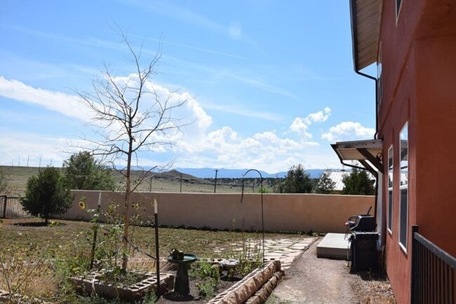 Building Photo - 3 bedroom 2 bath near golf course