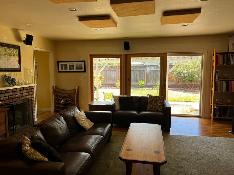 Building Photo - 1650 Glenroy Dr