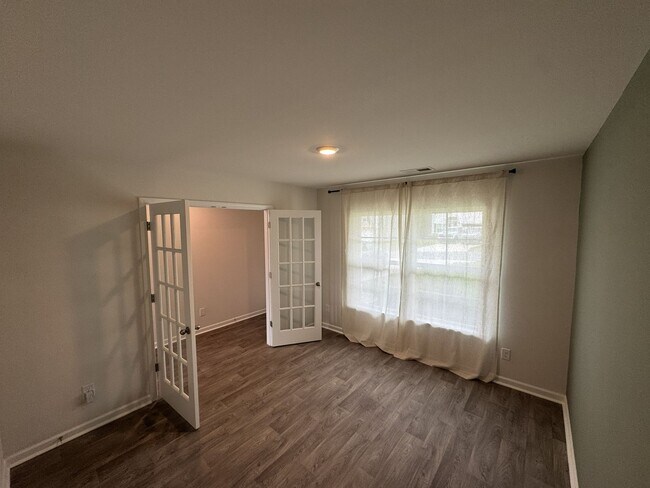 Building Photo - ***** $200 OFF FIRST MONTH RENT *****
