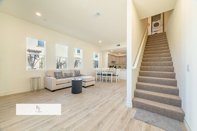 Building Photo - Whitmore Villa.