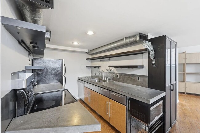 Building Photo - Industrial NYC-Style Loft | Battleship Building | 3 Parking Spots Included