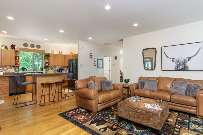 Building Photo - 752 Hiawassee Ave