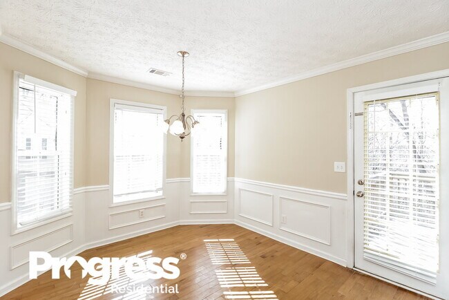 Building Photo - 271 McClure Dr