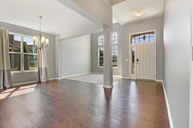 Building Photo - 643 Seneca St