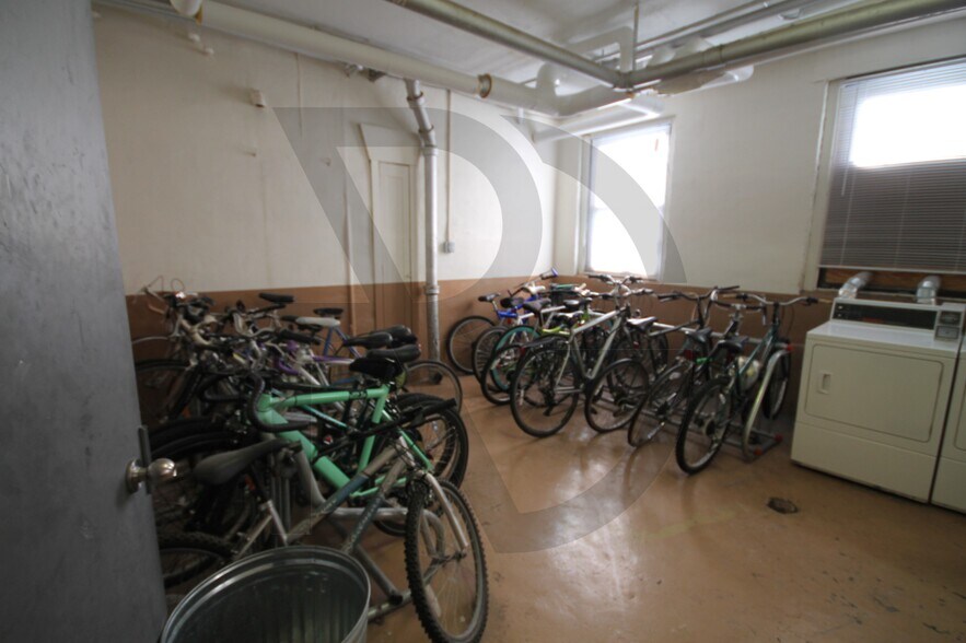 Building Photo - 4647 N Paulina St