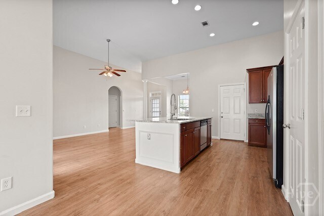 Building Photo - 168 Willow Point Cir