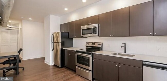 Primary Photo - 412 Broadway