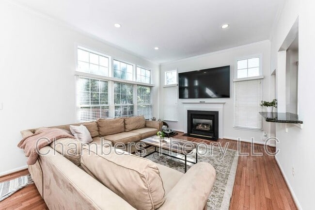 Building Photo - 46342 Summerhill Pl