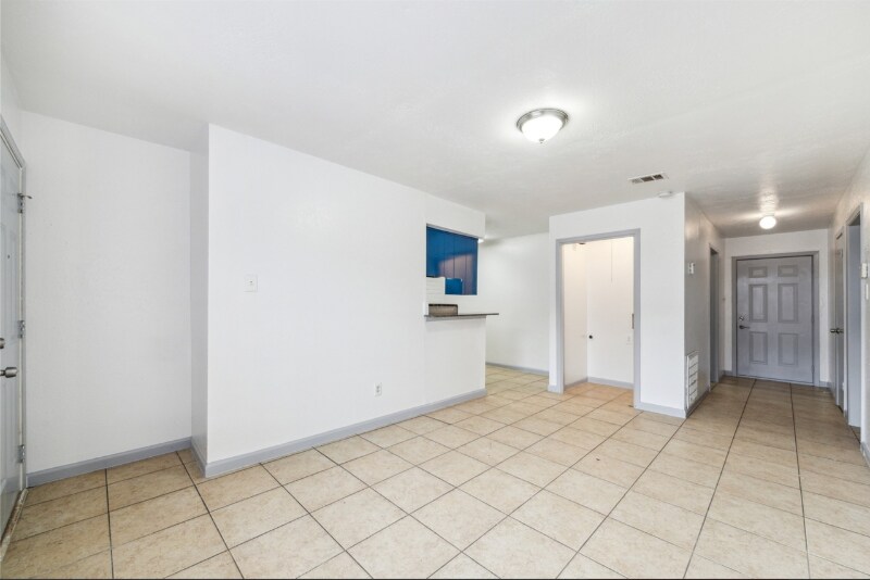 Building Photo - 6827 Chasewood Dr