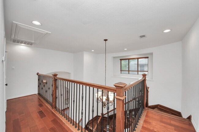 Building Photo - 1807 Ravenel Ln