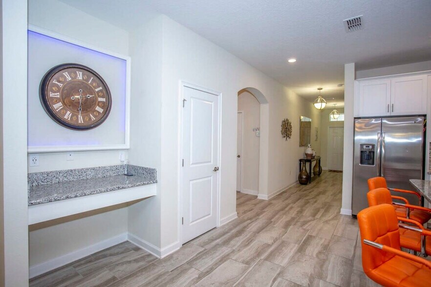 Building Photo - 4710 Sleepy Hollow Dr