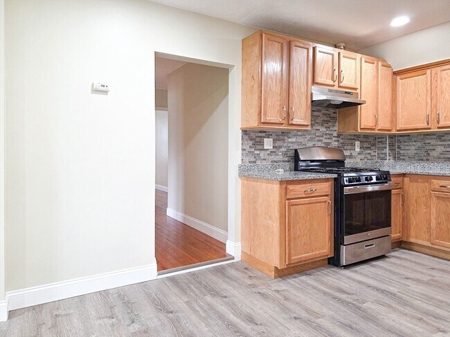 Building Photo - 49 Irving St