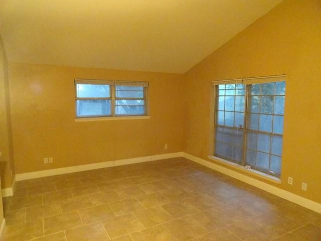 Building Photo - 2610 E Williamsburg Manor
