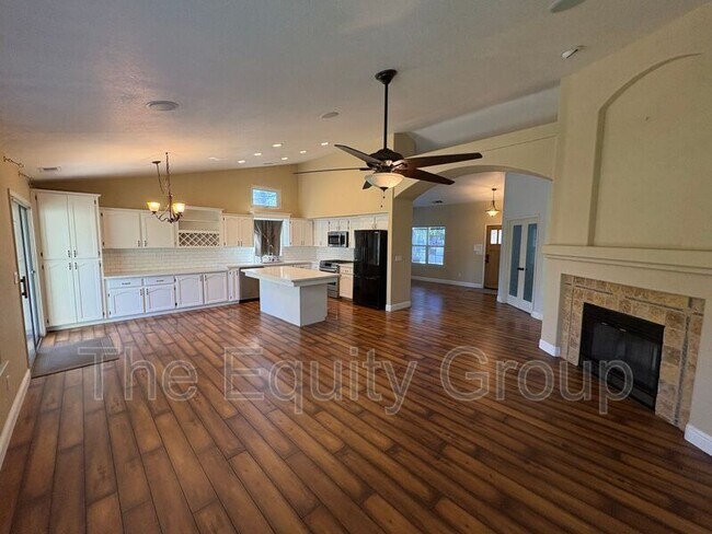 Building Photo - 3524 S Lincoln Ct