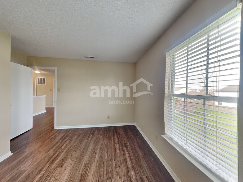 Building Photo - 5635 Olive Branch Way