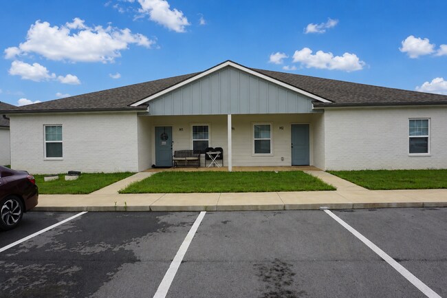 Building Photo - 1796 Riverview Dr