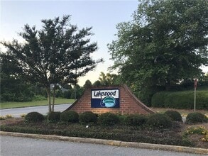 Building Photo - 154 E University Dr