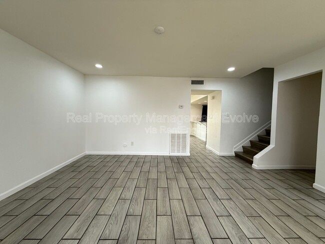 Building Photo - 4613 S Mill Ave