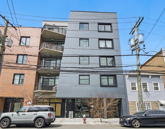 Building Photo - 391 Palisade Ave