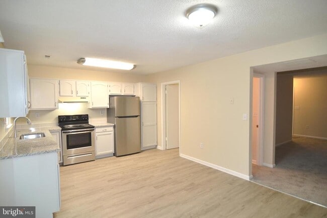 Building Photo - 21632 Shangri-La Wy