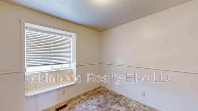 Building Photo - 2316 Sierra Dr