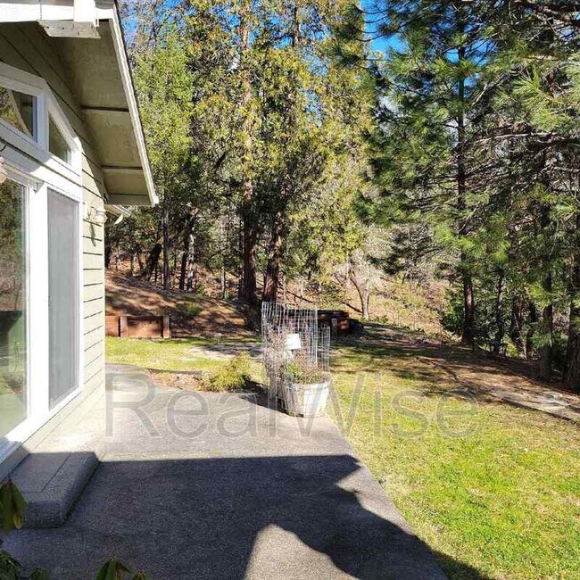 Building Photo - 373 Donet Ln