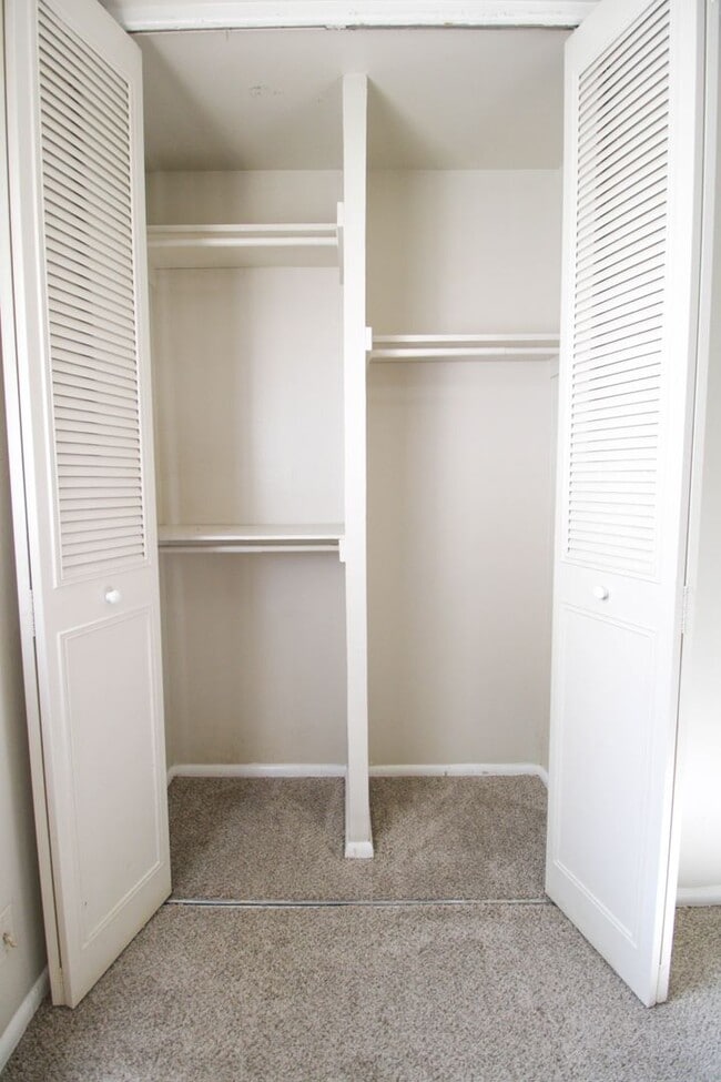 Building Photo - ************Move In Special- 2 WEEKS FREE!!!!************