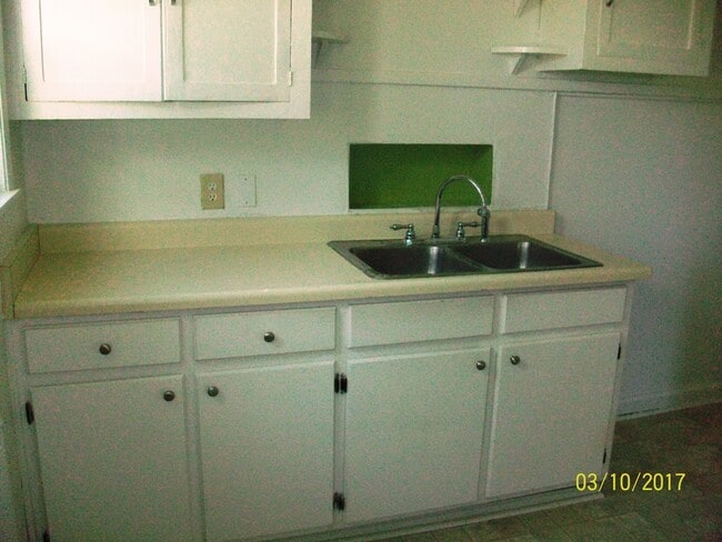 Building Photo - 2040 Corinth Dr