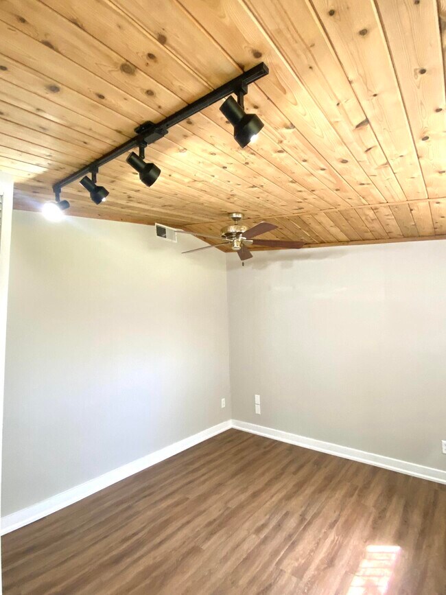 Building Photo - 4069 Christopher Ln