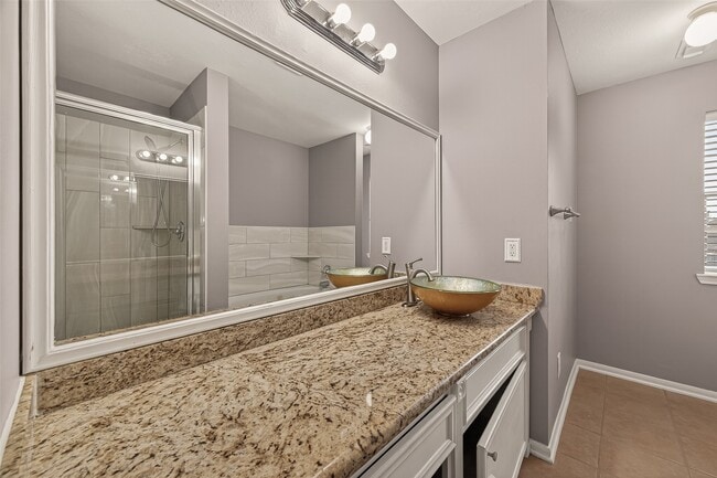 Building Photo - 6815 Lower Arrow Dr