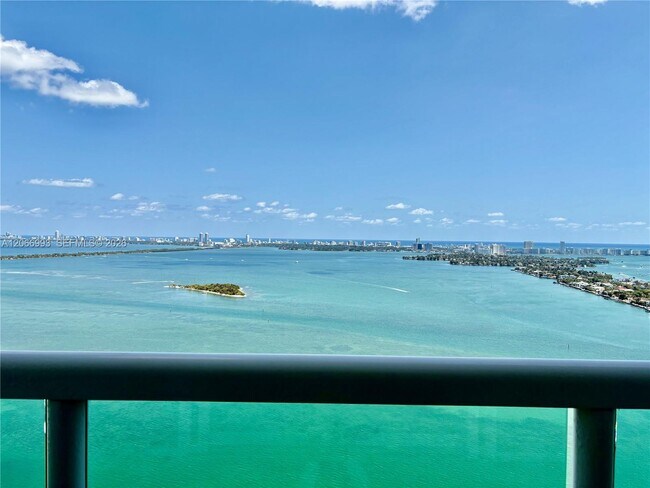 Building Photo - 1800 N Bayshore Dr