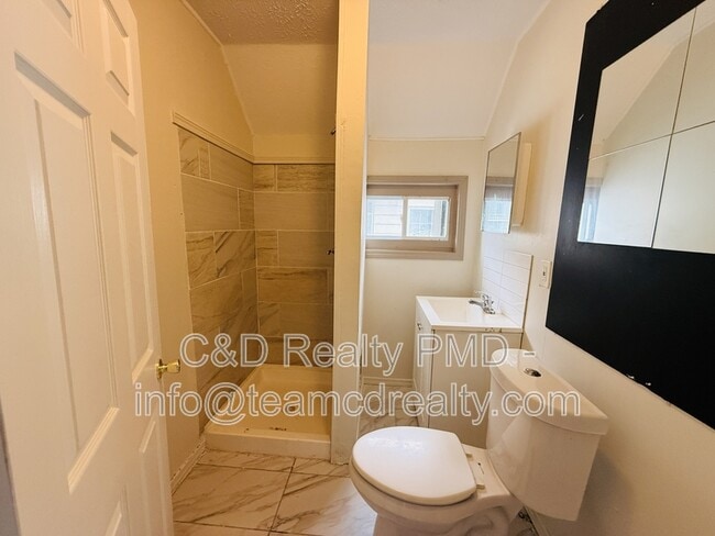 Building Photo - 2115 W 105th St