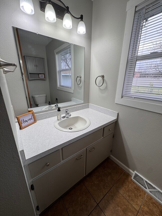 Building Photo - 1005 21st St S