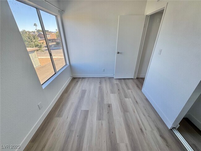 Building Photo - 1424 Santa Anita Dr